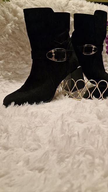 Crne kratke čizmice od velura imaju oštećenje sa strane na lalafo.rs — 3 Crne kratke čizmice od velura imaju oštećenje sa strane — 3