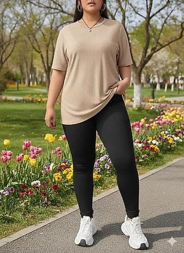 Ženska rebrasta oversized majica s kratkim rukavima - Kroj: ležeran na lalafo.rs Ženska rebrasta oversized majica s kratkim rukavima - Kroj: ležeran