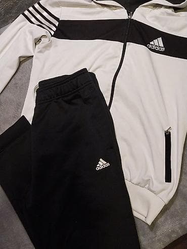 Adidas komplet trenerke – jakna sa kapuljačom + donji deo - Boje na lalafo.rs Adidas komplet trenerke – jakna sa kapuljačom + donji deo - Boje