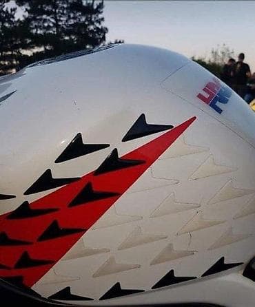 BOČNI ŠTITNICI - za rezervoar - 1053 📌 Opis: Samolepljivi bočni at lalafo.rs — 2 BOČNI ŠTITNICI - za rezervoar - 1053 📌 Opis: Samolepljivi bočni — 2