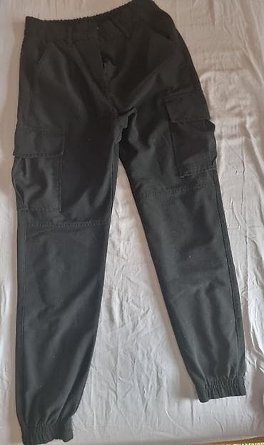 Bershka crne cargo pantalone - Model: ženske cargo pantalone sa na lalafo.rs — 1 Bershka crne cargo pantalone - Model: ženske cargo pantalone sa — 1