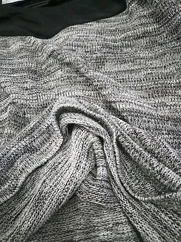 Hm bluza. Veličina M. Materijal : 66% poliester 28% viskoza 4% metalno na lalafo.rs — 6 Hm bluza. Veličina M. Materijal : 66% poliester 28% viskoza 4% metalno — 6