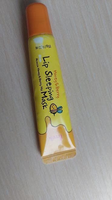 Honey & Berry Lip Sleeping Mask – maska za usne u tubici - Noćna na lalafo.rs Honey & Berry Lip Sleeping Mask – maska za usne u tubici - Noćna