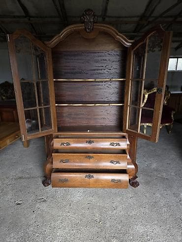 Stilske vitrine: Vitrina/komoda od punog drveta sa vitraž staklom i bogatim na lalafo.rs — 8 Stilske vitrine: Vitrina/komoda od punog drveta sa vitraž staklom i bogatim — 8