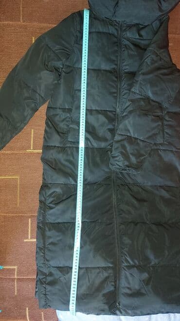 Duga crna ženska zimska jakna sa kapuljačom - Kroj: duga, prošivena na lalafo.rs Duga crna ženska zimska jakna sa kapuljačom - Kroj: duga, prošivena