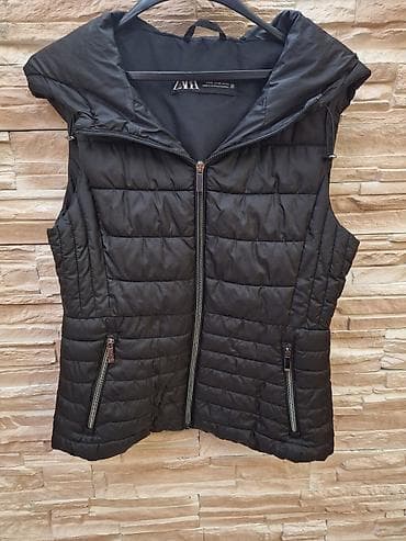 Ženska puffer prsluk sa kapuljačom – crni - Brend: ZARA (etiketa na lalafo.rs — 1 Ženska puffer prsluk sa kapuljačom – crni - Brend: ZARA (etiketa — 1