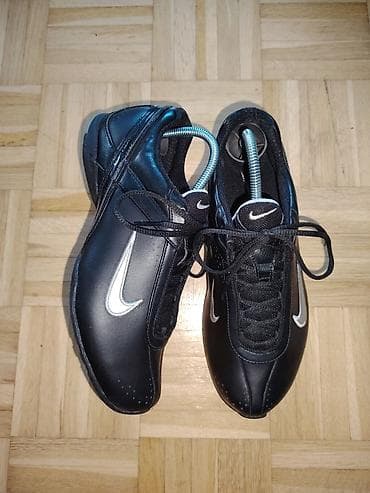 Nike patike – crne, niskog profila, sa pertlama. Gornjište od glatke na lalafo.rs — 2 Nike patike – crne, niskog profila, sa pertlama. Gornjište od glatke — 2
