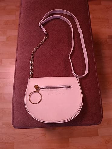 Moderna torbica u beloj boji, idealna za svakodnevnu upotrebu. Torbica at lalafo.rs — 3 Moderna torbica u beloj boji, idealna za svakodnevnu upotrebu. Torbica — 3