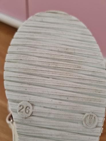 Ugg boots: Baletanke za devojcice, sedefasto bez-bele,par puta obuvene, broj 26 at lalafo.rs — 5 Ugg boots: Baletanke za devojcice, sedefasto bez-bele,par puta obuvene, broj 26 — 5