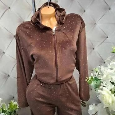 Plišani komplet sa cirkonima – udoban i atraktivan sportsko‑casual na lalafo.rs Plišani komplet sa cirkonima – udoban i atraktivan sportsko‑casual