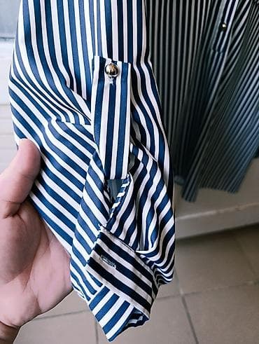 Prugasta ženska bluza sa V-izrezom i dugmićima spreda. Boje na lalafo.rs — 3 Prugasta ženska bluza sa V-izrezom i dugmićima spreda. Boje — 3