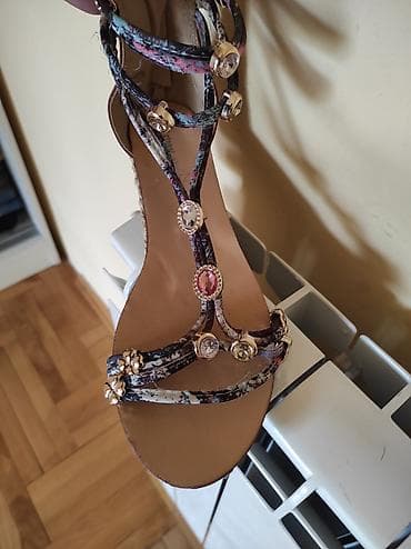 Nove sandale broj 39. Iz uvoza, kvalitetne. Sa puno ukrasnih na lalafo.rs — 2 Nove sandale broj 39. Iz uvoza, kvalitetne. Sa puno ukrasnih — 2