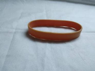 Polovna narukvica gumena,cena za kom na lalafo.rs — 4 Polovna narukvica gumena,cena za kom — 4