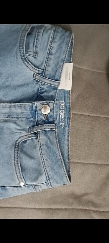 pantalone butiku ali: Nove nenosene zenske farmerke visokog struka na lalafo.rs — 3 pantalone butiku ali: Nove nenosene zenske farmerke visokog struka — 3