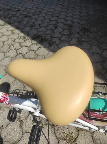 Nova biciklazenska,kupljena u Rodi.
Cena fixna. Licno preuzimanje na lalafo.rs — 5 Nova biciklazenska,kupljena u Rodi.
Cena fixna. Licno preuzimanje — 5