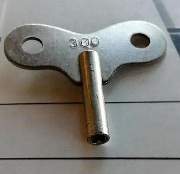 Antiques: Starinski ključ za satni mehanizam 3 mm. Ključ za navijanje Schatz at lalafo.rs — 4 Antiques: Starinski ključ za satni mehanizam 3 mm. Ključ za navijanje Schatz — 4