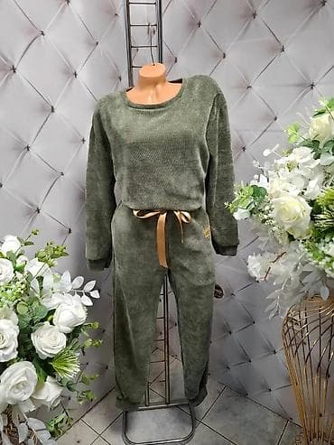 Ženski komplet – duks i pantalone od mekane somot/pliš tkanine. - na lalafo.rs — 2 Ženski komplet – duks i pantalone od mekane somot/pliš tkanine. - — 2