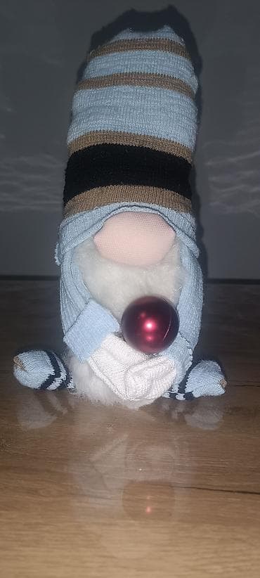 Dekorativni novogodišnji patuljak (gnom) za sto/policu. - Ručno na lalafo.rs — 2 Dekorativni novogodišnji patuljak (gnom) za sto/policu. - Ručno — 2