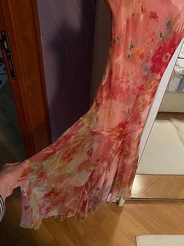 Haljina nežnog, ženstvenog dizajna sa cvetnim dezenom u nijansama roze na lalafo.rs — 3 Haljina nežnog, ženstvenog dizajna sa cvetnim dezenom u nijansama roze — 3