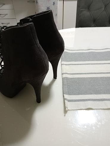 Ženske gležnjače na štiklu - Model: gležnjače sa visokom, tankom na lalafo.rs — 1 Ženske gležnjače na štiklu - Model: gležnjače sa visokom, tankom — 1