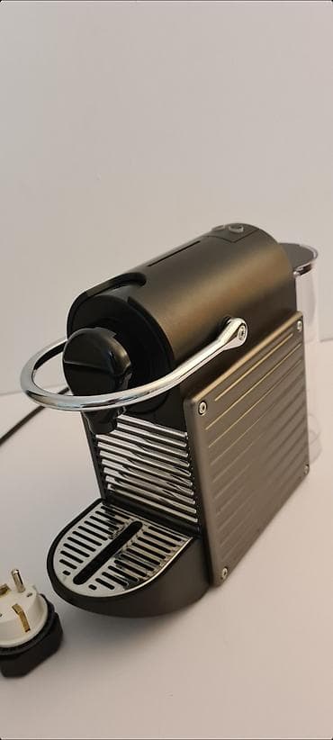 ★ Prodajem Nespresso Nestle aparat za kafu Type C61 Made in na lalafo.rs — 6 ★ Prodajem Nespresso Nestle aparat za kafu Type C61 Made in — 6