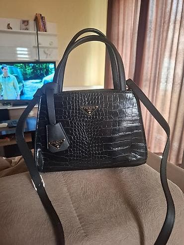 Prada torba. ima duzi kais. priznanica i racun uz nju. nova at lalafo.rs — 2 Prada torba. ima duzi kais. priznanica i racun uz nju. nova — 2