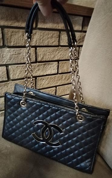 Chanel štepana tasna nema ostecenja sem postava sto je od šminke at lalafo.rs — 1 Chanel štepana tasna nema ostecenja sem postava sto je od šminke — 1