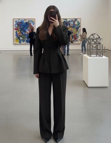 💫Ženski dvodelni poslovni komplet – strukirani blejzer i široke na lalafo.rs 💫Ženski dvodelni poslovni komplet – strukirani blejzer i široke