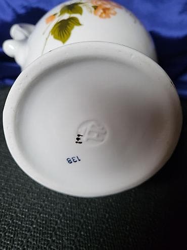 Antiques: Vaza Zajecar porcelan iz 70ih.god. Vaza je perfektna,pozlata ocuvana at lalafo.rs — 8 Antiques: Vaza Zajecar porcelan iz 70ih.god. Vaza je perfektna,pozlata ocuvana — 8
