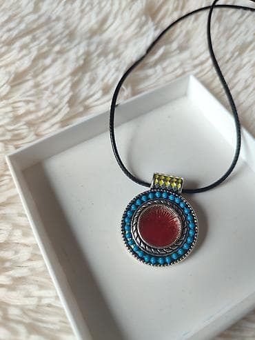 Ogrlica sa boho priveskom - Ručno rađen okrugli privezak u boho stilu na lalafo.rs Ogrlica sa boho priveskom - Ručno rađen okrugli privezak u boho stilu