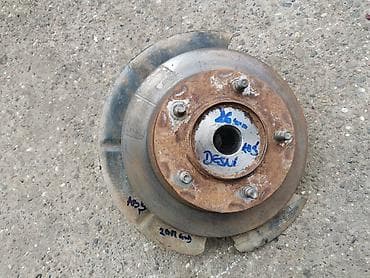 Glavcina sa rukavcom i skoro novim diskom desnoga prednjeg tocka Lada na lalafo.rs Glavcina sa rukavcom i skoro novim diskom desnoga prednjeg tocka Lada