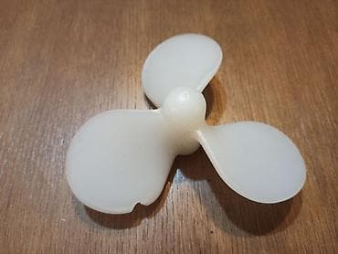Other: Plastični propeler za manji čamac. Prečnik oko 15cm. Ima jedno manje at lalafo.rs — 1 Other: Plastični propeler za manji čamac. Prečnik oko 15cm. Ima jedno manje — 1
