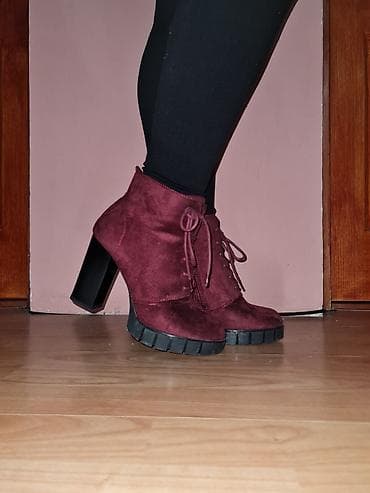 Bordo cizme u broju 38, bez ikakvog ostecenja na lalafo.rs — 1 Bordo cizme u broju 38, bez ikakvog ostecenja — 1