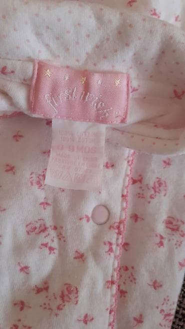 Bebi pidžama/benkica sa stopalicama – First Wishes - Veličina: 6–9 na lalafo.rs — 2 Bebi pidžama/benkica sa stopalicama – First Wishes - Veličina: 6–9 — 2