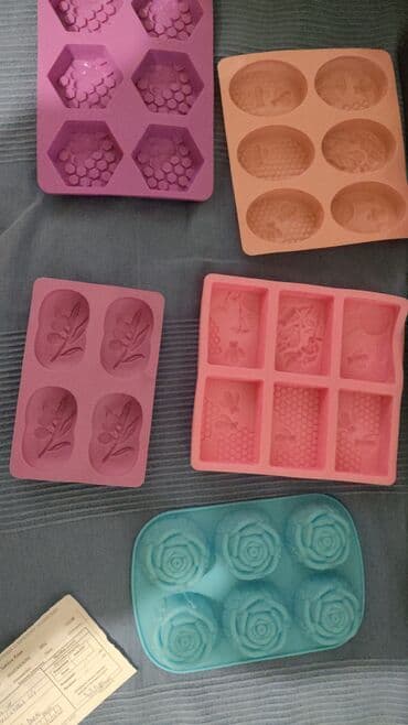 Set silikonskih kalupa za sapune, sveće ili kolače - Materijal na lalafo.rs Set silikonskih kalupa za sapune, sveće ili kolače - Materijal
