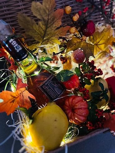 Poklon korpa – jesenja tematska dekoracija sa pićem - Pletena košara na lalafo.rs — 5 Poklon korpa – jesenja tematska dekoracija sa pićem - Pletena košara — 5