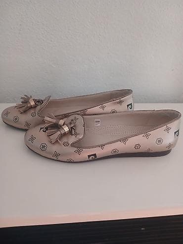 Ženske mokasine u bež boji, ukrašene kićankama na prednjem delu. Obuća na lalafo.rs — 1 Ženske mokasine u bež boji, ukrašene kićankama na prednjem delu. Obuća — 1