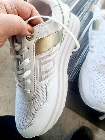 Patike Tommy Hilfiger u beloj boji sa zlatnim detaljima, dizajnirane na lalafo.rs — 8 Patike Tommy Hilfiger u beloj boji sa zlatnim detaljima, dizajnirane — 8