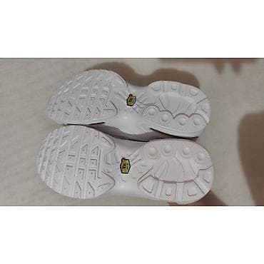 Nike Air Max Plus patike 36 NOVO
Model u beloj boji.
Nove na lalafo.rs — 4 Nike Air Max Plus patike 36 NOVO
Model u beloj boji.
Nove — 4