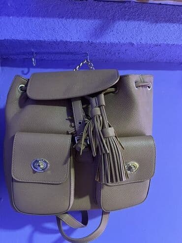 Kožni ranac sa resama i prednjim džepovima - Materijal: kvalitetna na lalafo.rs Kožni ranac sa resama i prednjim džepovima - Materijal: kvalitetna