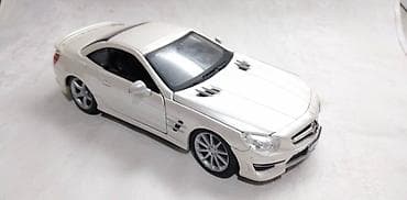 Burago Mercedes Benz SL 65 AMG,1:24. 2 točka nisu original,a 1 se na lalafo.rs — 1 Burago Mercedes Benz SL 65 AMG,1:24. 2 točka nisu original,a 1 se — 1