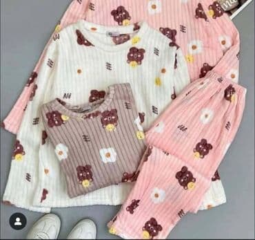 Plišane ženske pidžame – komplet dukserica + donji deo - Materijal na lalafo.rs Plišane ženske pidžame – komplet dukserica + donji deo - Materijal