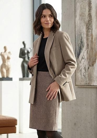 Komplet: Sako i suknja Elegantna ženska suknja do kolena sa sitnim na lalafo.rs Komplet: Sako i suknja Elegantna ženska suknja do kolena sa sitnim