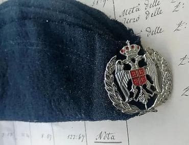 Crna šajkača sa kokardom. Crna šajkača sa kokardom Obim 55/56 cm Hvala na lalafo.rs Crna šajkača sa kokardom. Crna šajkača sa kokardom Obim 55/56 cm Hvala