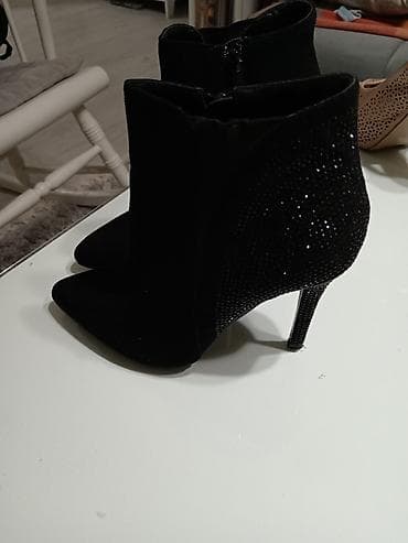 Elegantne crne ženske gležnjače na štiklu. - Model: špicast vrh, uska na lalafo.rs — 2 Elegantne crne ženske gležnjače na štiklu. - Model: špicast vrh, uska — 2