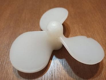 Other: Plastični propeler za manji čamac. Prečnik oko 15cm. Ima jedno manje at lalafo.rs — 4 Other: Plastični propeler za manji čamac. Prečnik oko 15cm. Ima jedno manje — 4