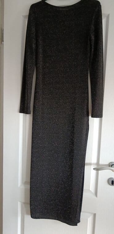 Elegantna crna haljina sa šljokicama. - Kroj: uska silueta, dužina do na lalafo.rs Elegantna crna haljina sa šljokicama. - Kroj: uska silueta, dužina do