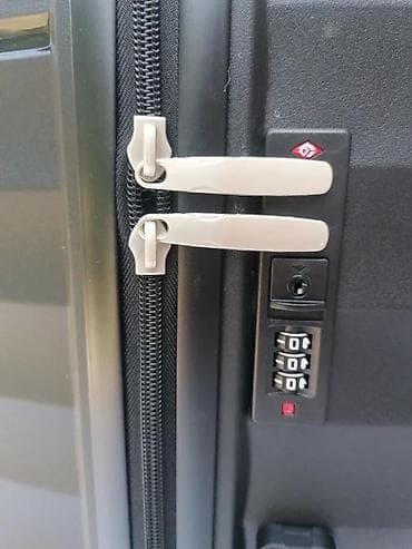 Watches: Tvrdi kofer na točkiće – crni, sa šarama u dijagonalnom reljefu at lalafo.rs — 5 Watches: Tvrdi kofer na točkiće – crni, sa šarama u dijagonalnom reljefu — 5