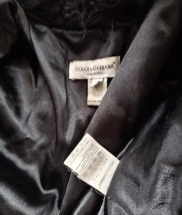 Dolce & Gabbana jakna sa krznom. U crnoj boji punijeg sastava. Na na lalafo.rs — 6 Dolce & Gabbana jakna sa krznom. U crnoj boji punijeg sastava. Na — 6