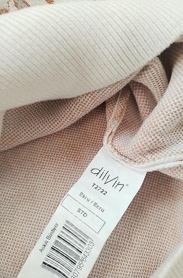 DILVIN knit crop top majica. Veličina S na lalafo.rs — 3 DILVIN knit crop top majica. Veličina S — 3